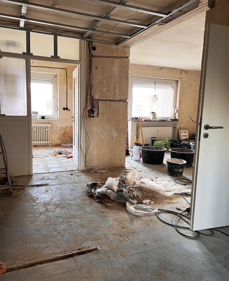 Innenräume während des Rückbaus bei einer Sanierung – AG-die Handwerker